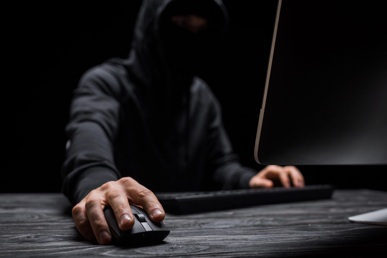 Поттикнат од бугарски државјанин, скопјанец објавувал текстови за ширење омраза кон македонската држава и идентитет