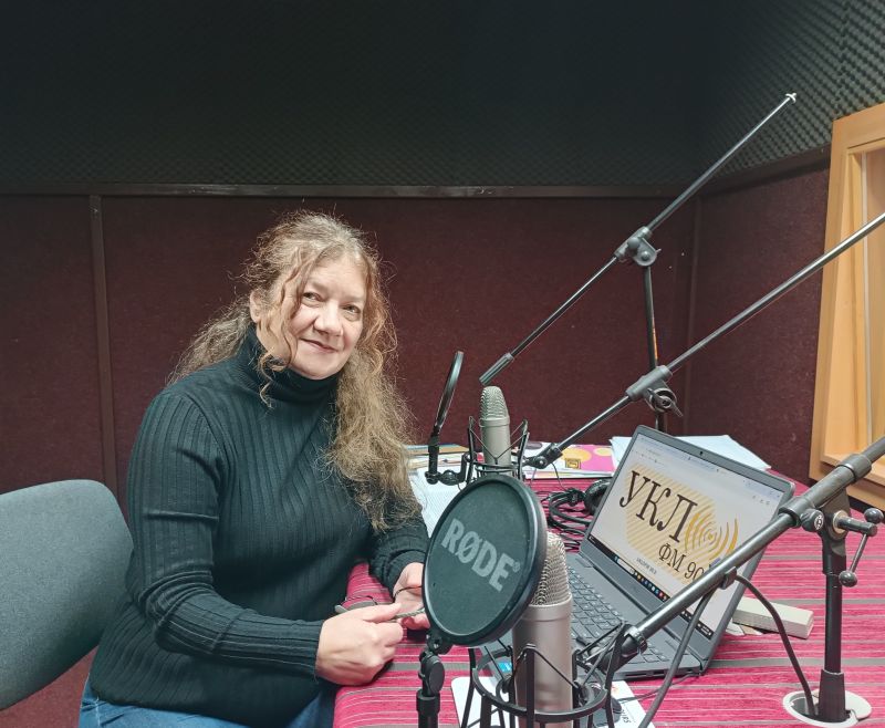 Соња Тантарова-Груевска, главен уредник на УКЛО-ФМ: „130.000 часа програма и над 150 студенти со авторска емисија досега – магијата на радиото ги понесува“