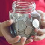 Парите од детството стануваат проблем во зрелоста