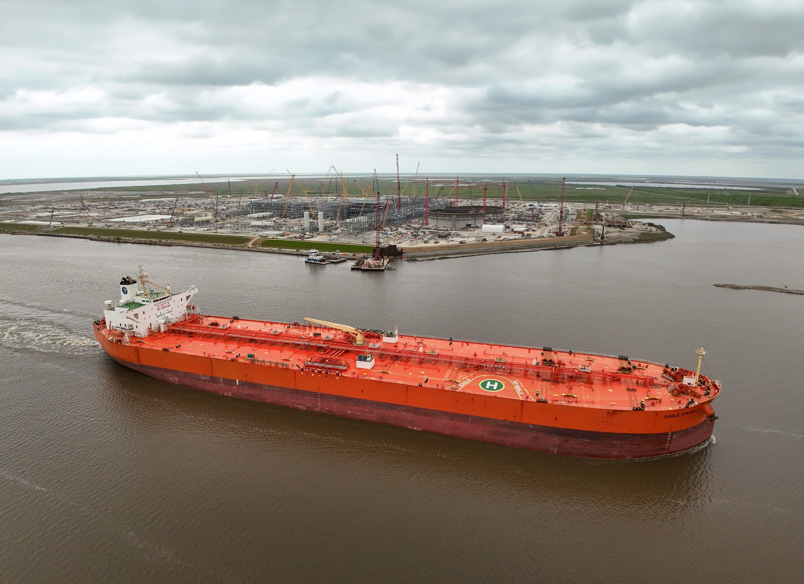 НЕ ЗАПИРА РАСТОТ НА ЦЕНИТЕ НА НАФТАТА поради војната, САД принудени да ги олабават санкциите за руската нафта