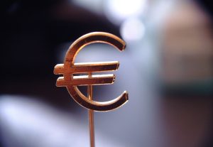 Дигиталното евро пристигнува во Франција, но предизвикува сериозни контроверзии