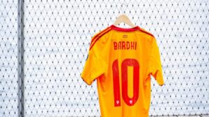 Дресот на капитенот Барди убаво личи во Копенхаген – Нека биде македонска победничка ноќ (ФОТО)