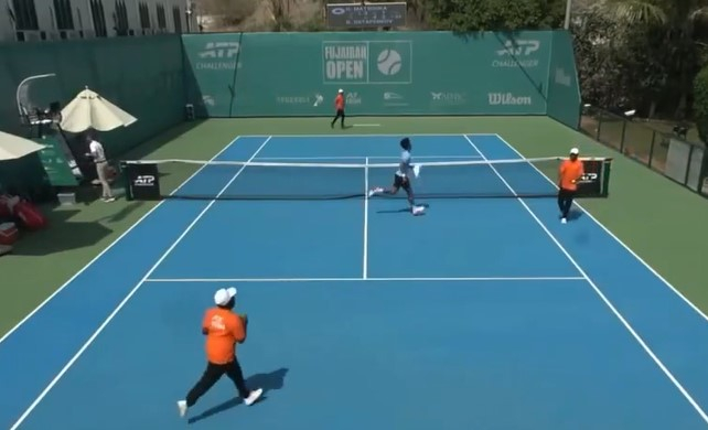 Ни за тенисерите нема раат, избегаа среде меч поради експлозија на дрон