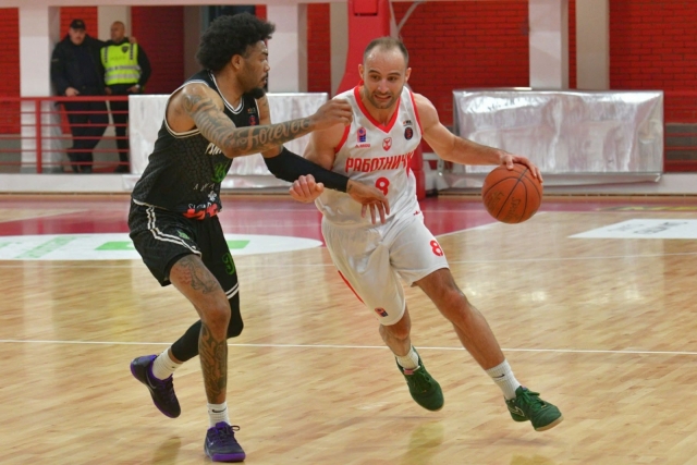 Работнички се врати во Парк и веднаш почна да гази – историска партија на Ефремовски (ФОТО)