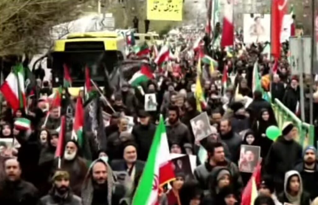 Една жена убиена во напад во близина на протестите во Техеран