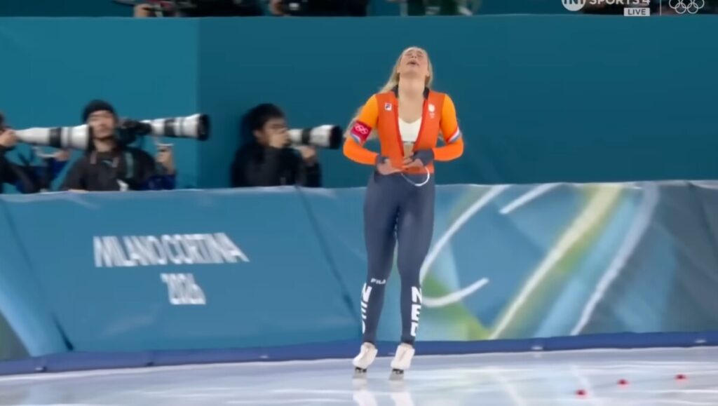 Комбинезонот на Јута Лирдам хит, еве за колку се продаде