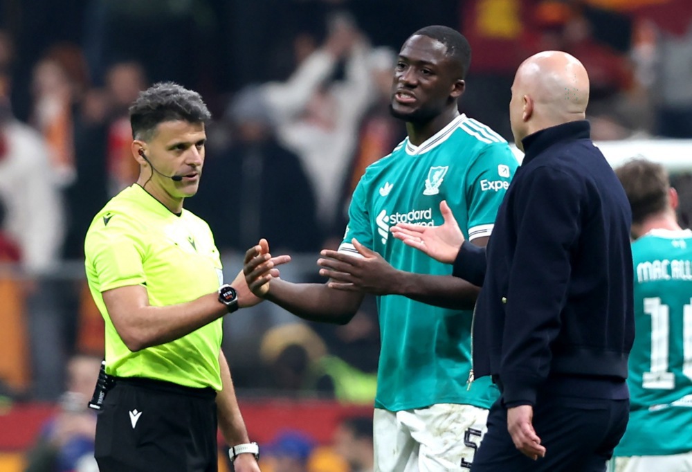 Слот бесен по поразот во Истанбул: Го обвини судијата, ама и сопствените фудбалери!