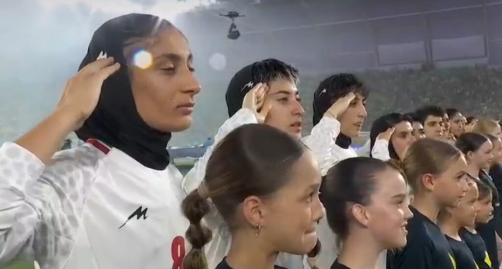 Фудбалерките на Иран салутираа пред натпреварот против Австралија