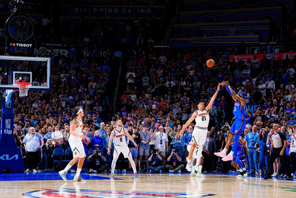 Историска ноќ за Шеј: Израмни рекорд стар 63 години и го реши дербито со Денвер (ВИДЕО)