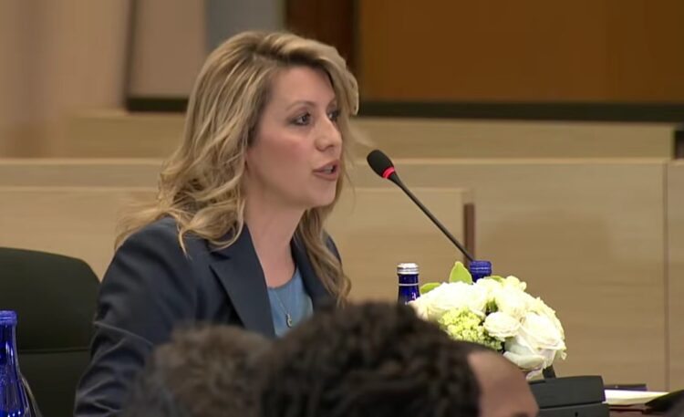 Мицкоска од Белата куќа: Дигиталната писменост мора да почне од најрана возраст