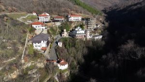 (ВИДЕО) Манастир „Свети Јоаким Осоговски“ – меѓу тишината на двете цркви и звукот на градежните машини