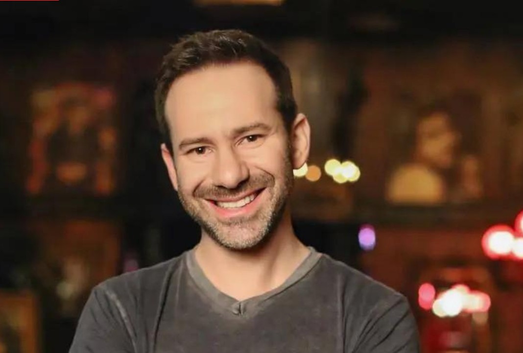 Почина сопственикот на платформата што заработуваше од слики на голи жени