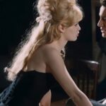 (Предлог филм за саботна вечер) Брижит Бардо стана симбол на сексуалната слобода со овој филм од 50-тите, кој беше забранет во неколку држави