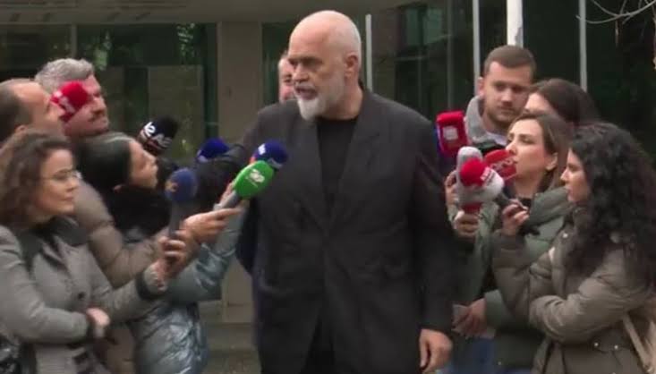 Мрежата „Безбедни новинари“ со осуда за односот на Еди Рама кон медиумите