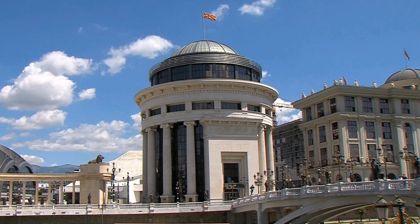 Недостиг од кадар, пари и доверба – предизвици за обвинителот Савески