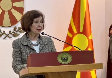 Сиљановска-Давкова: Состојбата е стабилна и нема опасност по безбедноста внатре и во регионот