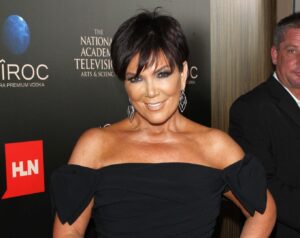 Изгледа помлада од своите ќерки: Крис Џенер инвестираше уште 100.000 долари во нејзиното лице