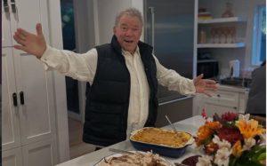 (ФОТО) Легендарниот актер Вилијам Шатнер го прославил својот 95-ти роденден и открил дека сè уште пуши: „Никогаш не фрлајте добра цигара“