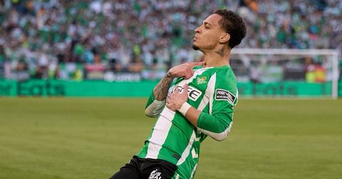 ВИДЕО: Атрактивни „ножички“ на Антони, Бетис прокоцка два гола предност со Севиља 