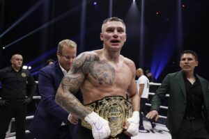 Глори го поддржа Сергеј Маслобоев и сака да го види во рингот