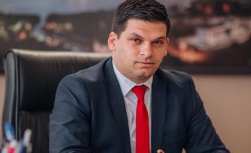 Пецаков по повод 8 Март:‎ Овој ден нека биде потсетник за почитта и благодарноста што жените ја заслужуваат секој ден