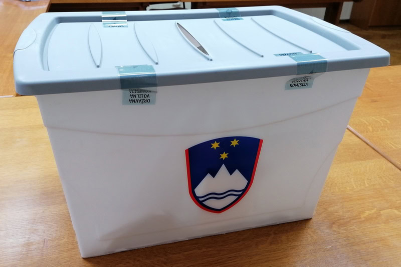 Словенија меѓу либералите и десничарите – изборната трка до крај неизвесна