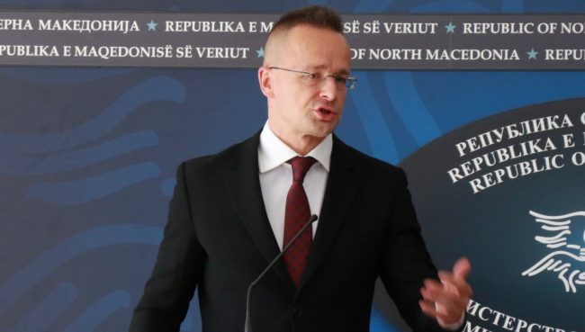 УНГАРСКИОТ МИНИСТЕР СИЈАРТО ПРИЗНА ДЕКА КОНТАКТИРАЛ СО РУСИЈА ДОДЕКА ЕУ ДИСКУТИРАЛА ЗА САНКЦИИ