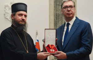 Ја тебе орден, ти мене пари – По одликувањето Вучиќ возврати со парична донација за СПЦ