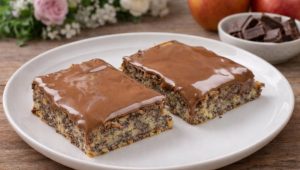 (ВИДЕО) СОЧЕН КОЛАЧ СО АФИОН И ЈАБОЛКО: Старински рецепт што секогаш успева