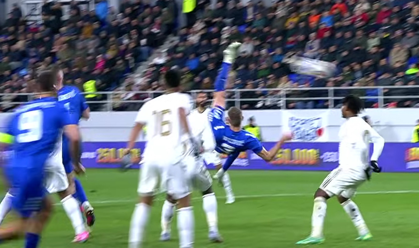 Павловиќ даде гол со „ножички“ во победата на Србите! (ВИДЕО)