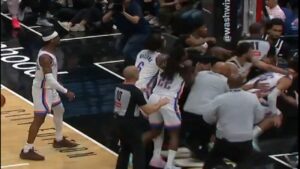 Општа тепачка во НБА: Четири кошаркари добија исклучување (ВИДЕО)