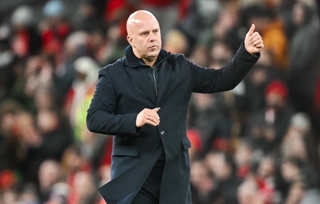 Ливерпул му верува на Слот, не го брка ниту на лето!