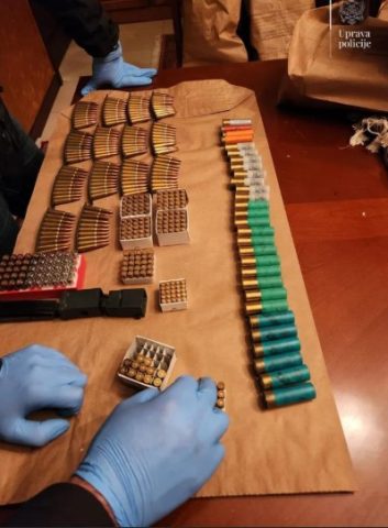 Mило Ѓукановиќ поседува оружје како за мала војска (ФОТО)