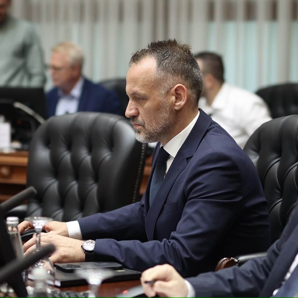 Фетаи: Историјата покажува дека движењата што ги јадат своите луѓе завршуваат во колапс