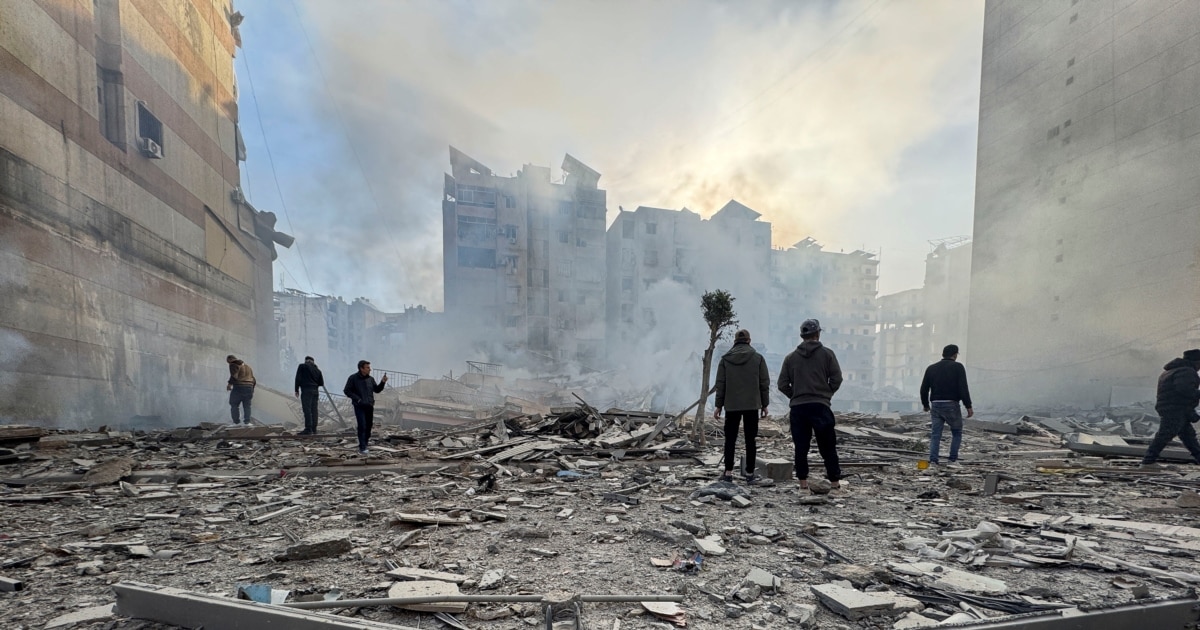 Напади на Бејрут додека Израел ги преместува војниците од Газа на границата со Либан