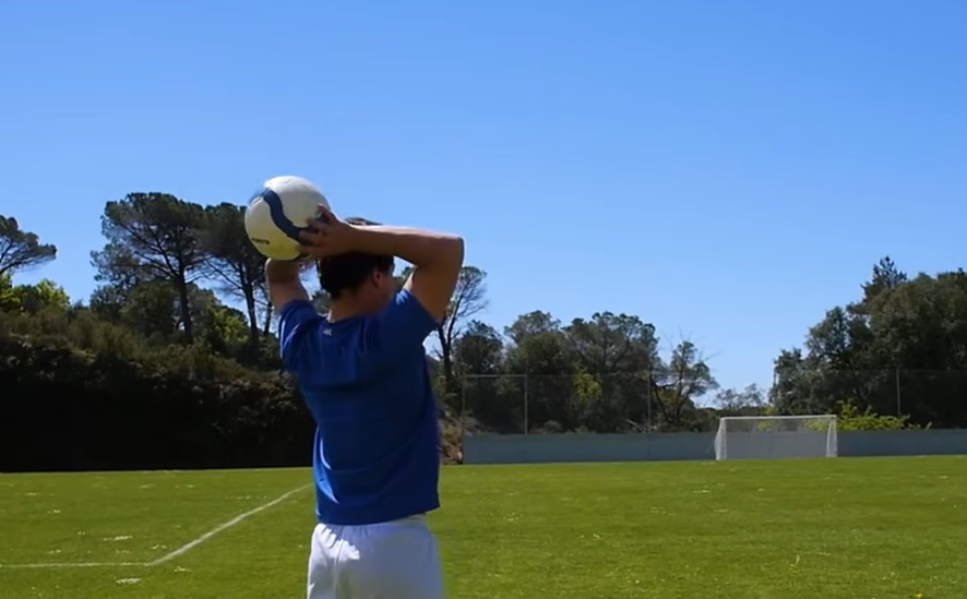 Нови правила во фудбалот: Ќе има временско ограничување за аут, гол-аут и замени!