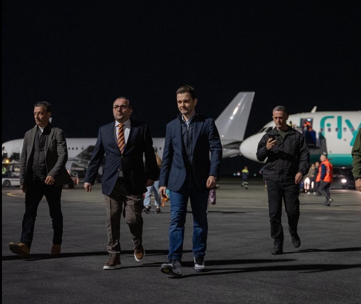 Во Приштина пристигна третиот лет патници евакуирани од Блискиот исток