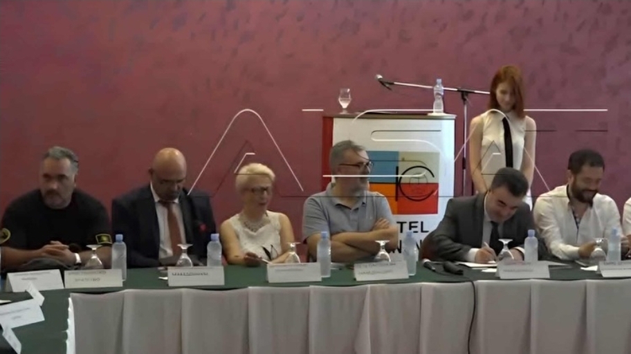 ФОТО: На иста маса во иста кауза Палчо и осомничениот за убиство, Гроздановски.  Дел од “братството” бил и убиениот охриѓанец