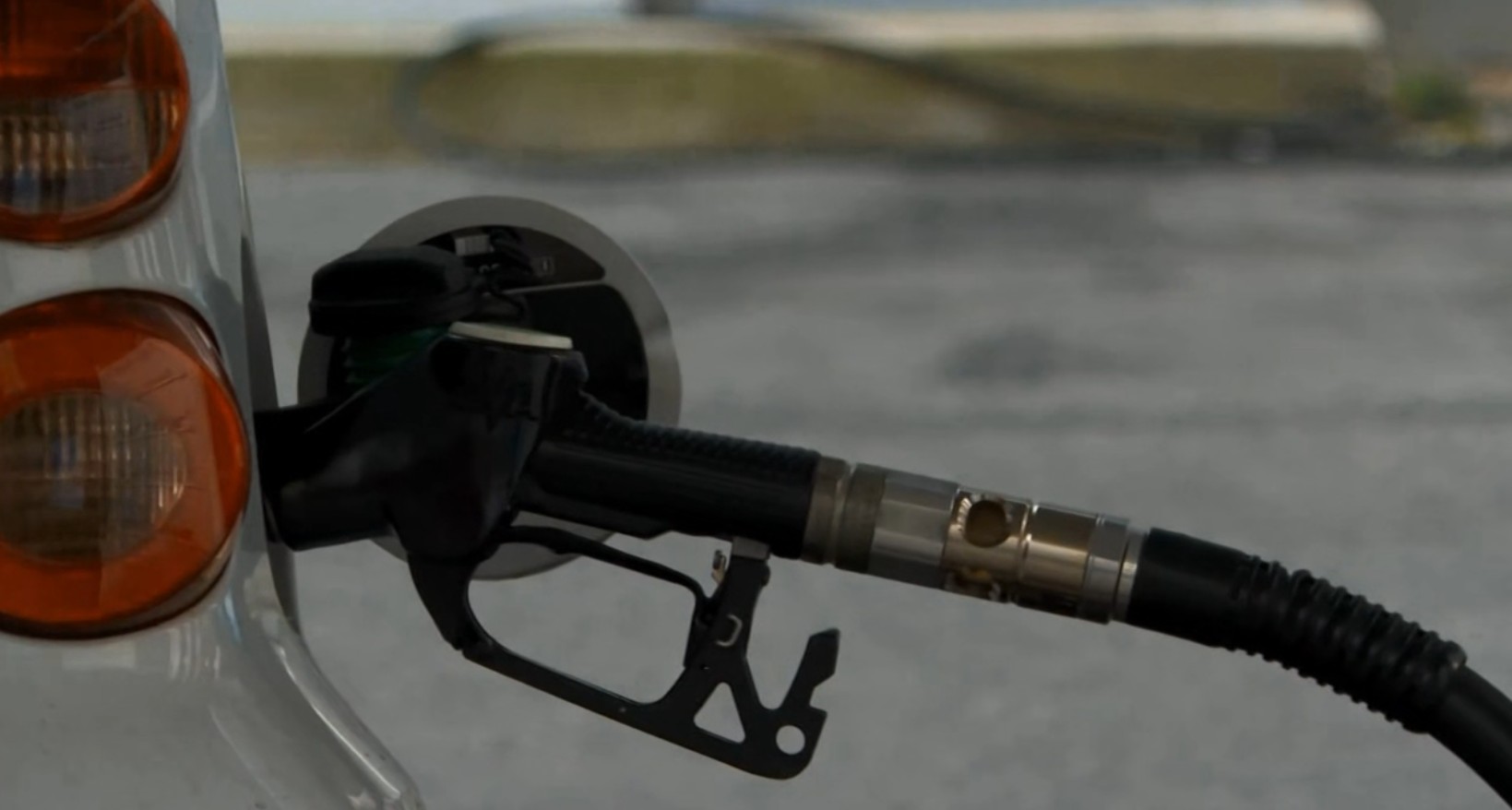 Дел од регионот се соочува со недостиг, а во Македонија дизелот поевтинува за еден денар