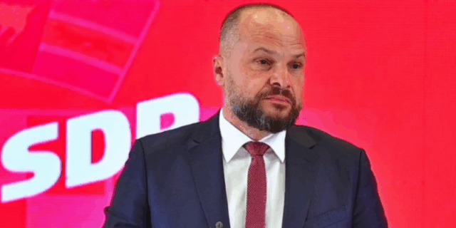 Дончиќ: „Тоа што ви го правеа и уште ви го прават и грците и бугарите е европска срамота“