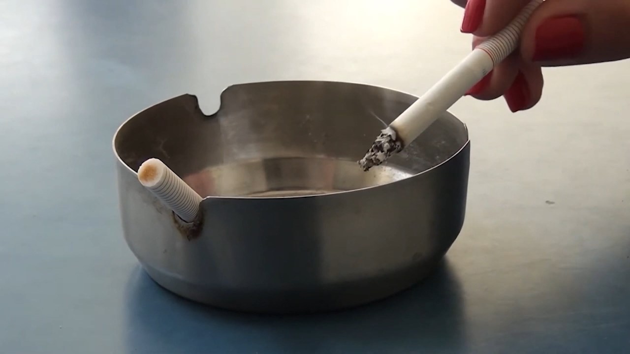 Законот за пушење цигари ги подели граѓаните