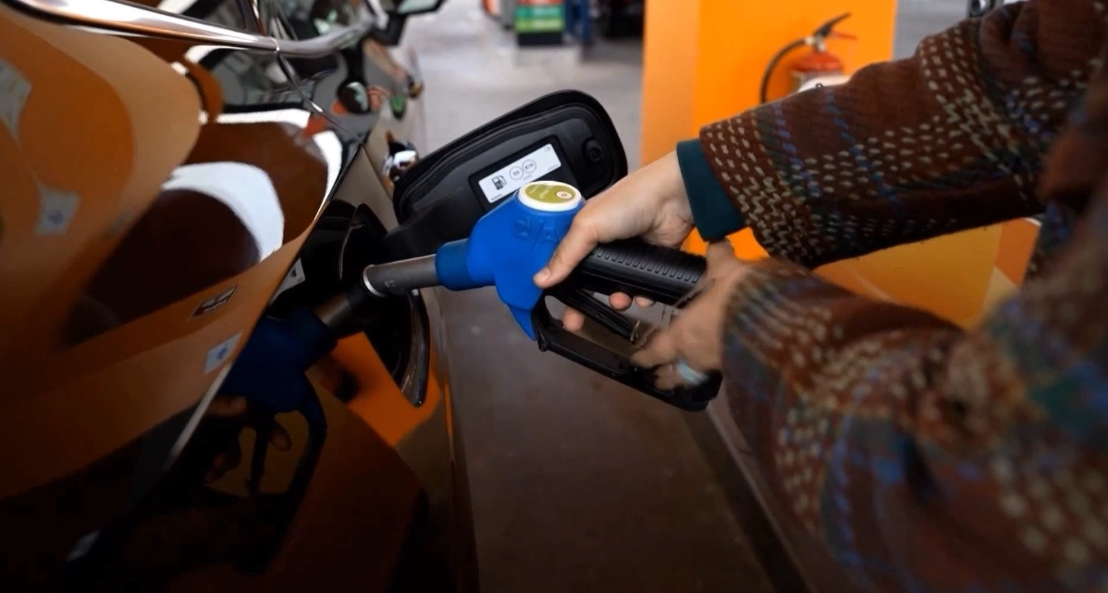 Поевтинување на бензинот, благо поскапување на дизелот, очекува Владата