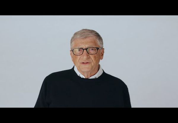 Само три професии ќе го преживеат подемот на вештачката интелигенција, тврди Бил Гејтс