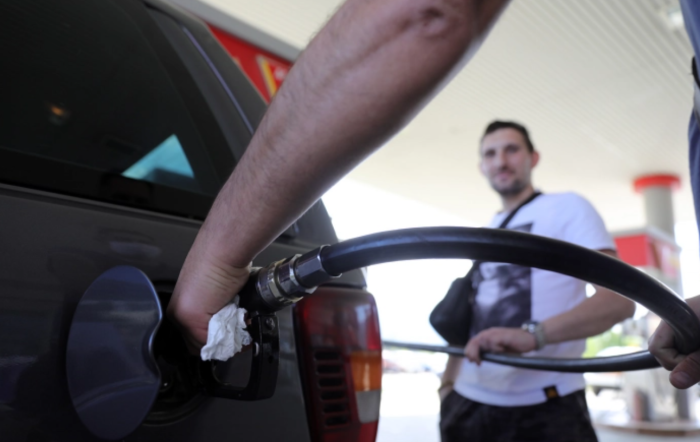 Владата на седница ќе донесе мерки за ублажување на ценовниот скок на горивата