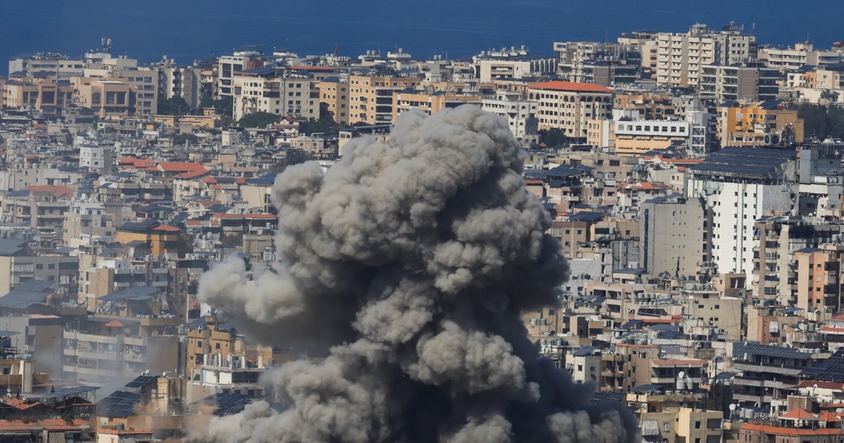 Израел ги проширува нападите врз Либан