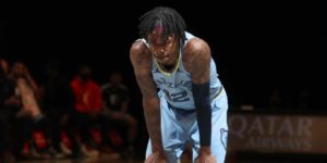 Џа Морант ја заврши сезоната поради повреда