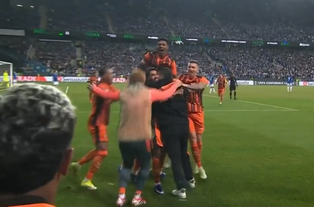 Ги имаме најјаките ножички на годината, со глава си ја намести царот