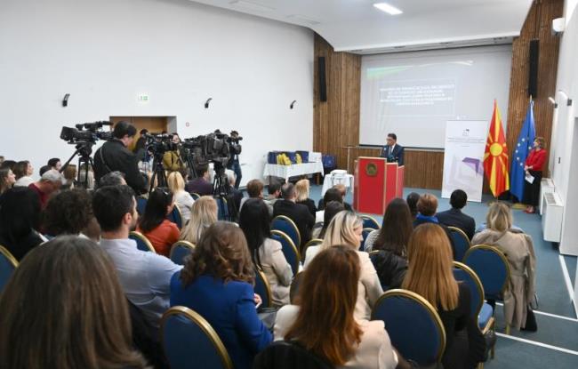 Славески: Младите сѐ порано почнуваат да користат финансиски услуги