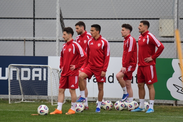 Фудбалерите мотивирани на денешниот тренинг пред летот за Копенхаген (ФОТО)