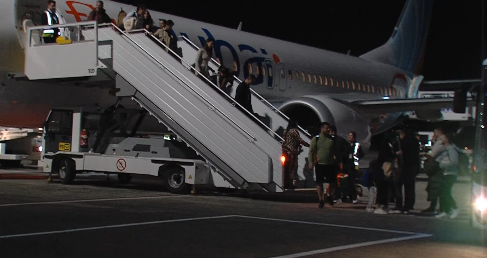 Муцунски: Враќањето на македонските државјани е бесплатно, уште два лета се организираат неделава